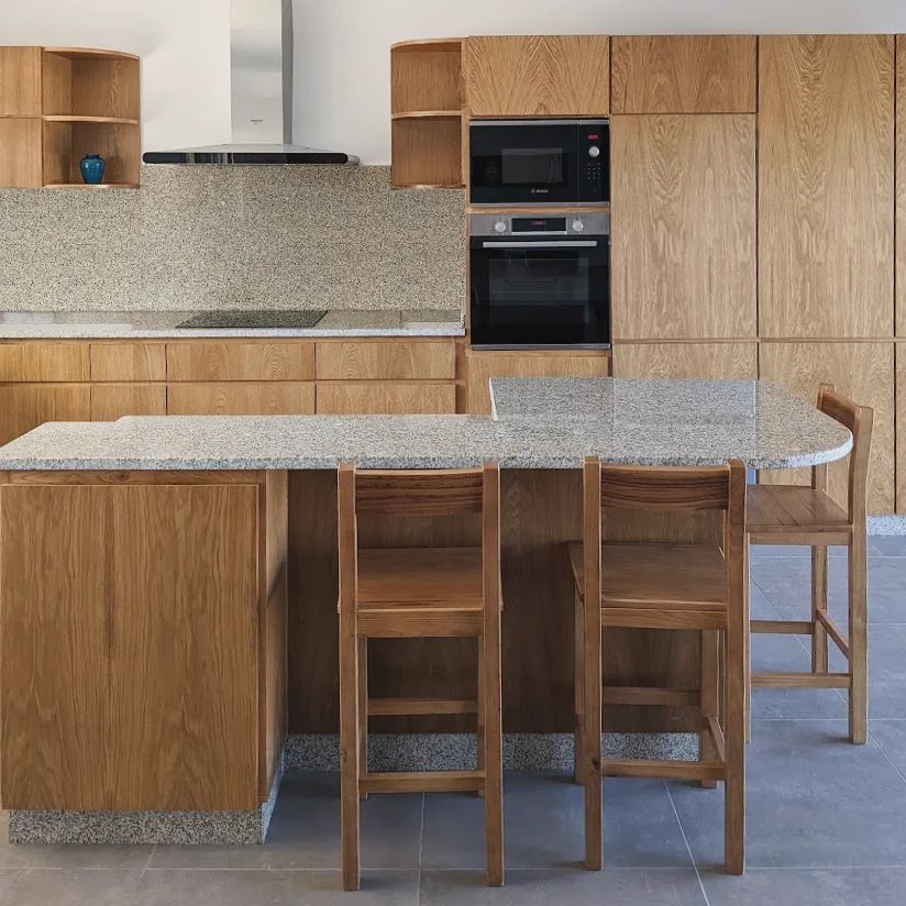 CASA SERRADO 

Une cuisine sur mesure pour partager de bons repas en famille.