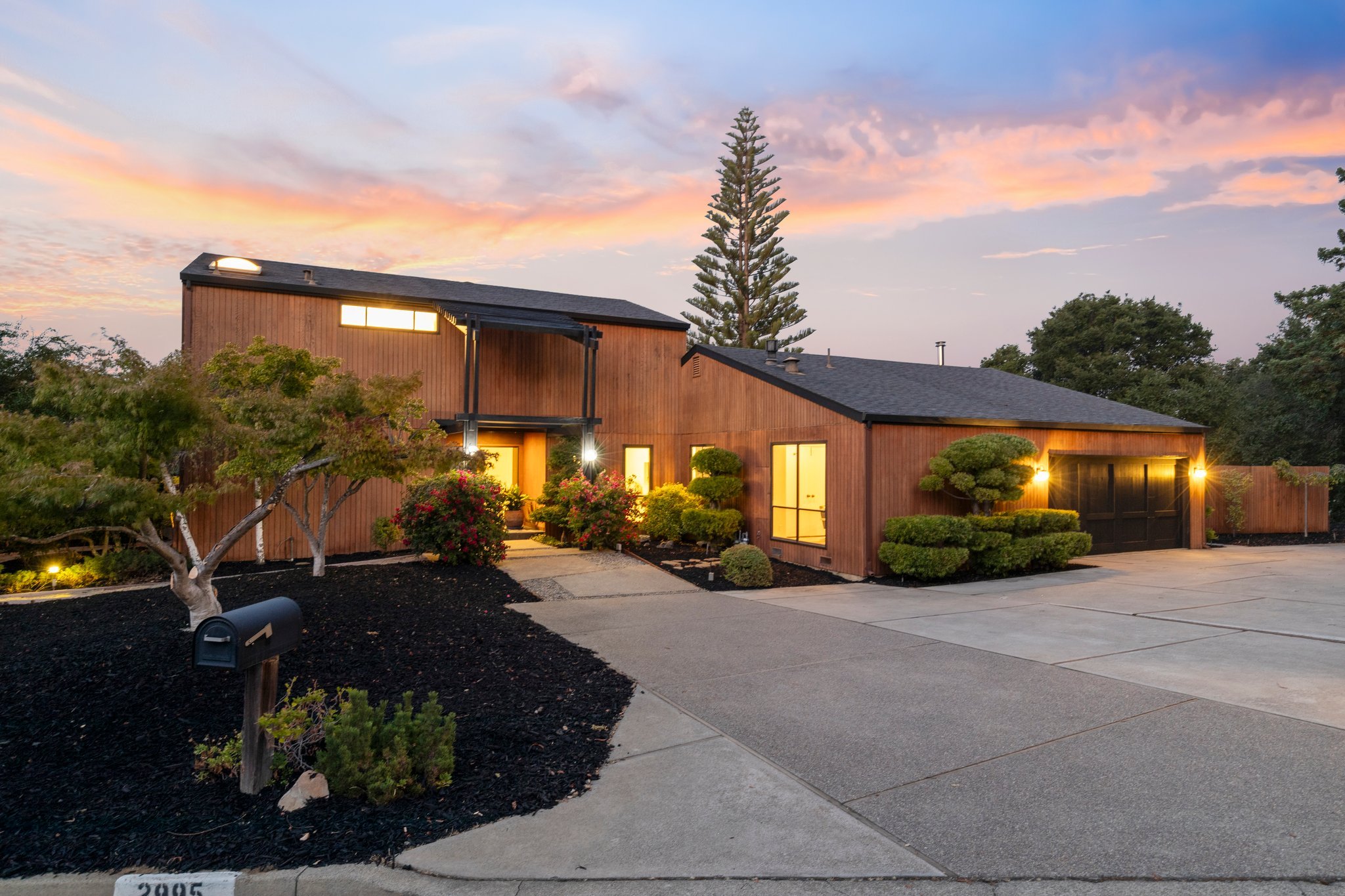 Palo Alto Hills Home With Beautiful Views thumbnail