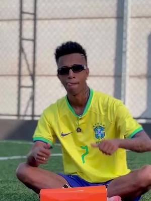 Se o @vinijrsosia falou tá falado! Nosso best player está fechado com a TH SPORTS e recebeu uma chuteira diferenciada… 🤪