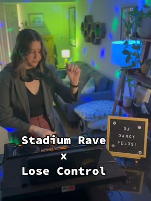 This one goes out to all my SpongeBob heads out there 🧽💃🪩 Stadium Rave x Lose Control 🔥 #womenwhoDJ #mashup #vibes #danc