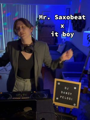 Mr. Saxobeat x it boy 🕺🪩💃🎷🤑 This one goes out to @dely for introducing me to @bbno$ !!! #womenwhoDJ #mashup #vibes #danc