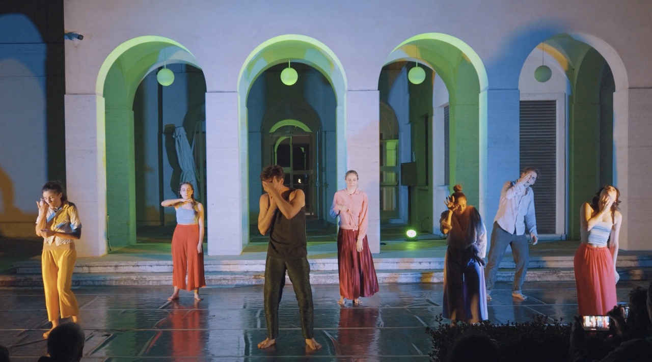 Wonderland in Alice・performance di teatro-danza thumbnail