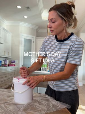 How sweet 🥹 and the kids had so much fun making it! #mothersdaygiftideas #sisters 