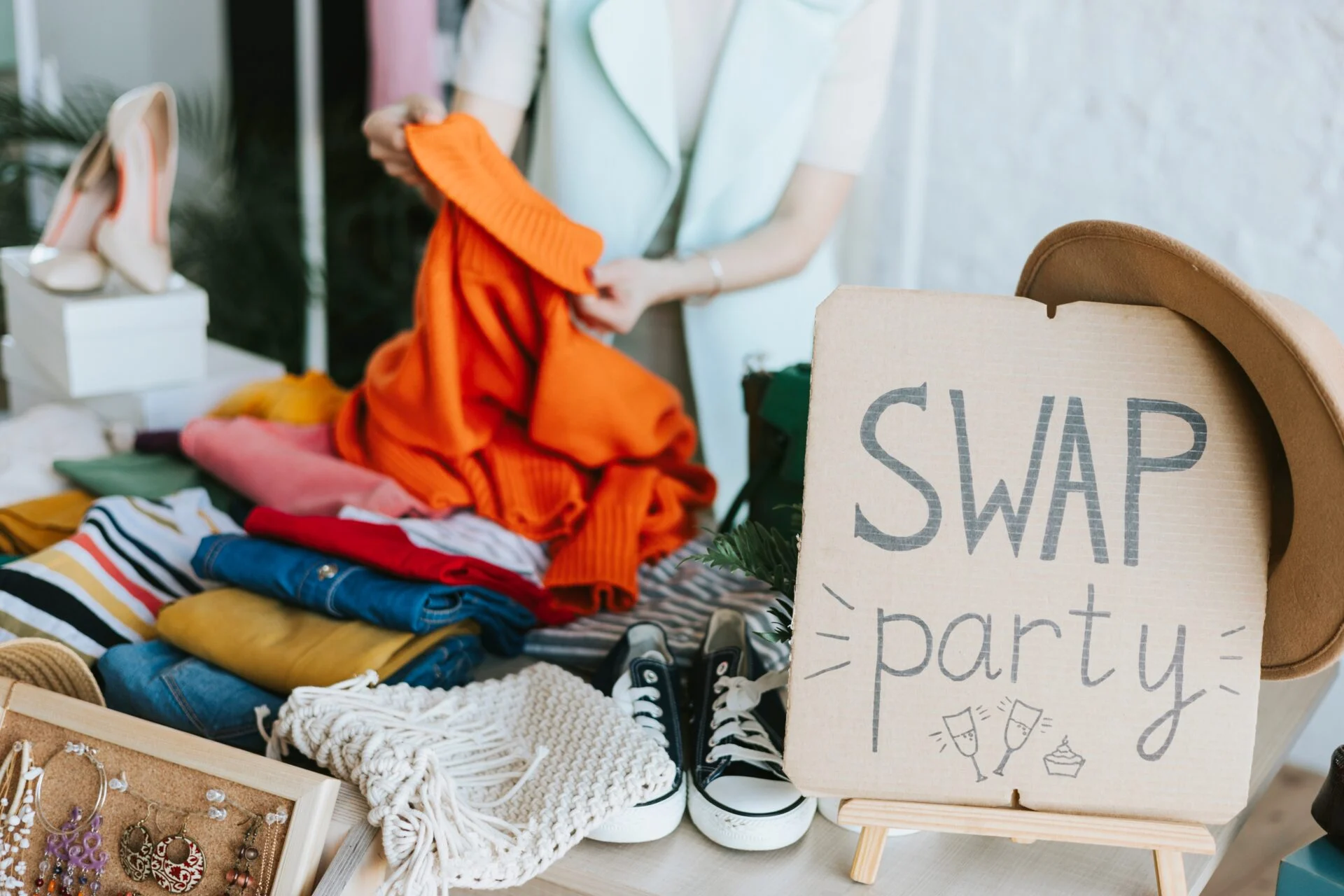 How to Host a Clothing Swap thumbnail