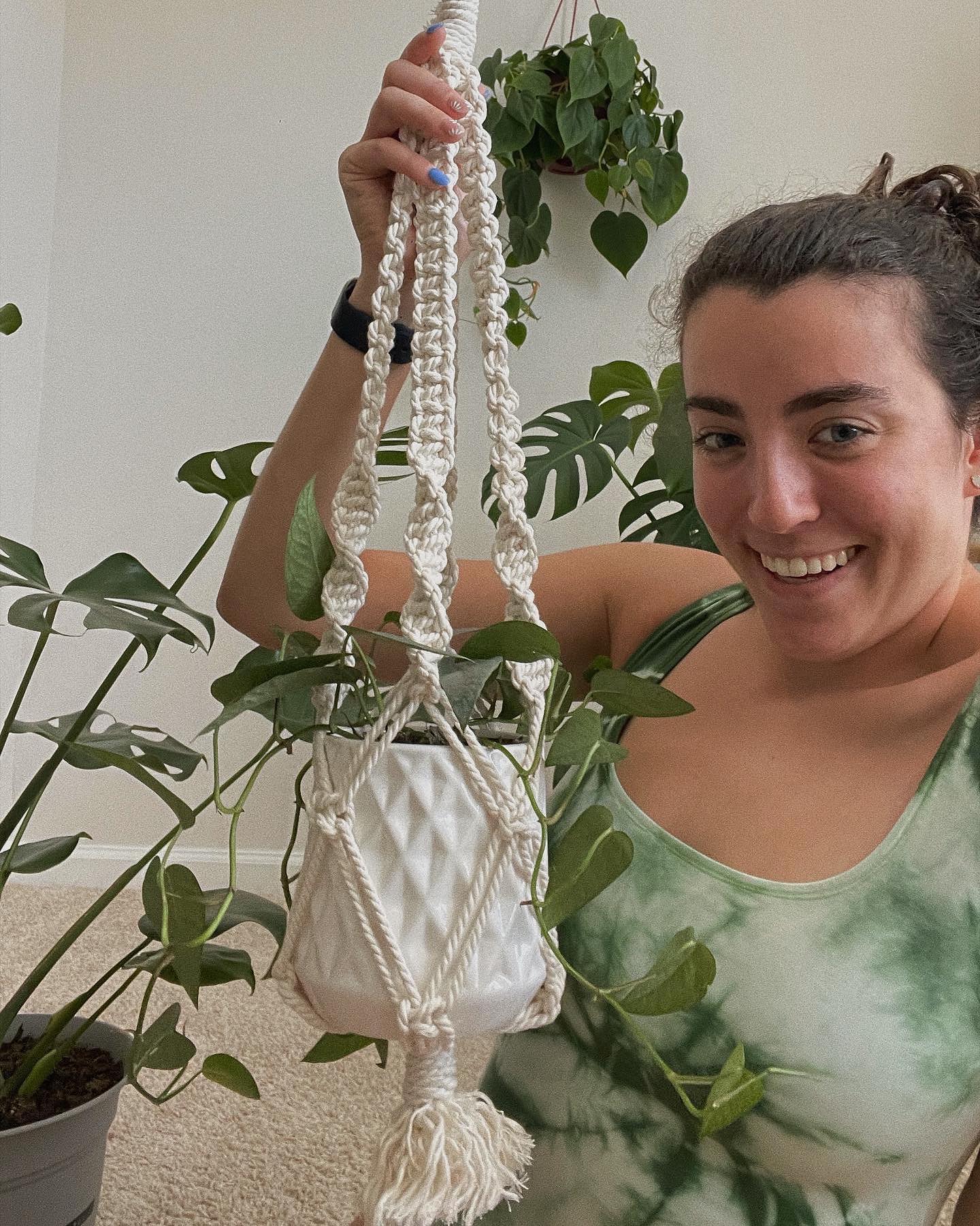 ✨meet the maker monday✨
Hi! My name is Emily & I’m the face behind Monsteras & Macrame 🤍 As much as I love making macram