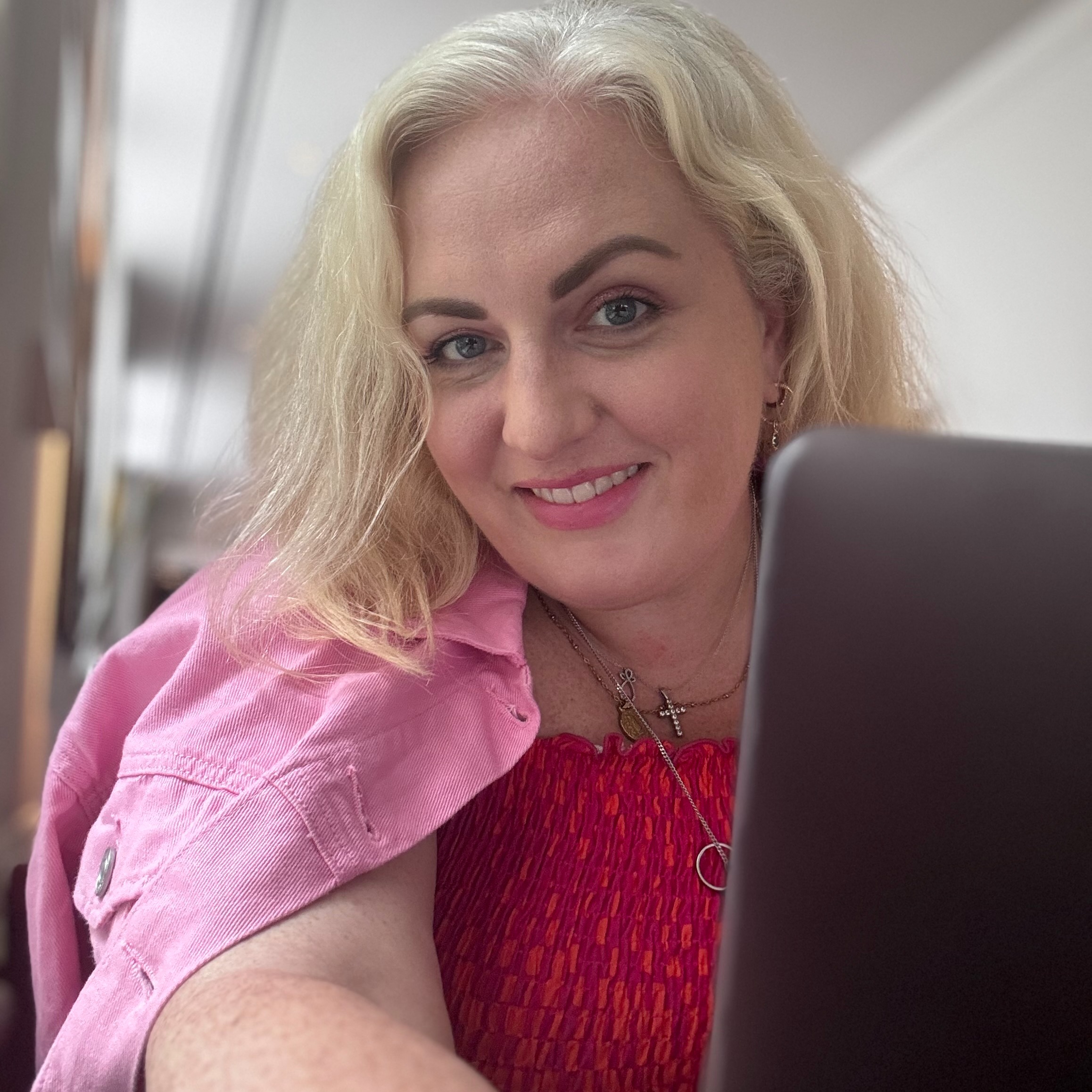 Book a call with me thumbnail