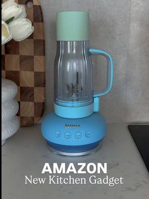 This tiny blender is a BEAST. 🙌🥤Crush ice, fruits, and frozen veggies in seconds. Perfect for quick meals or busy mornin