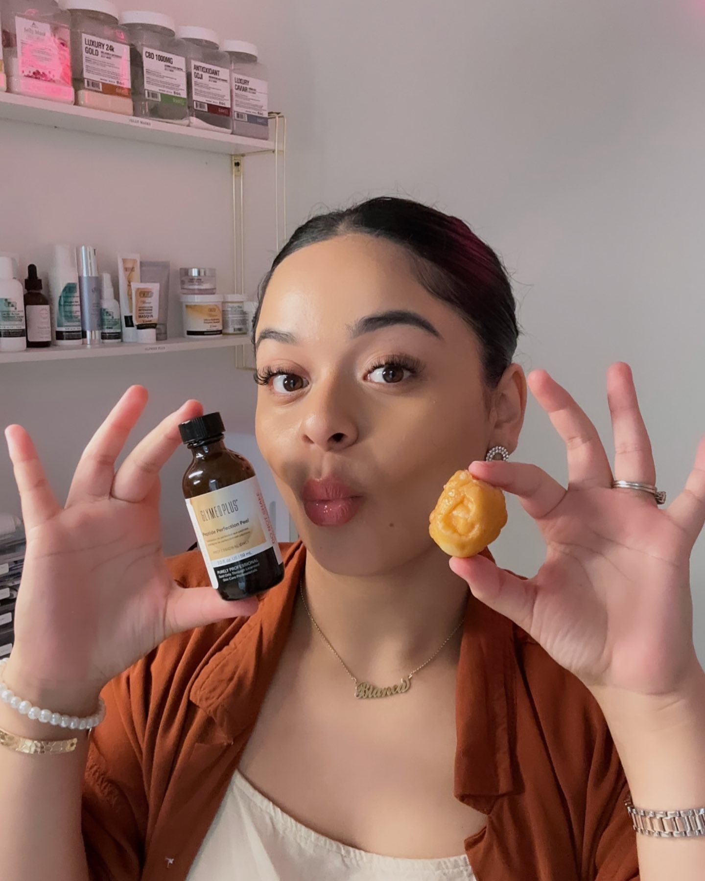 Are you looking like a glazed munchkin or a juicy glazed donut ✨👀 it’s time for that chemical peel :) never had one ? He
