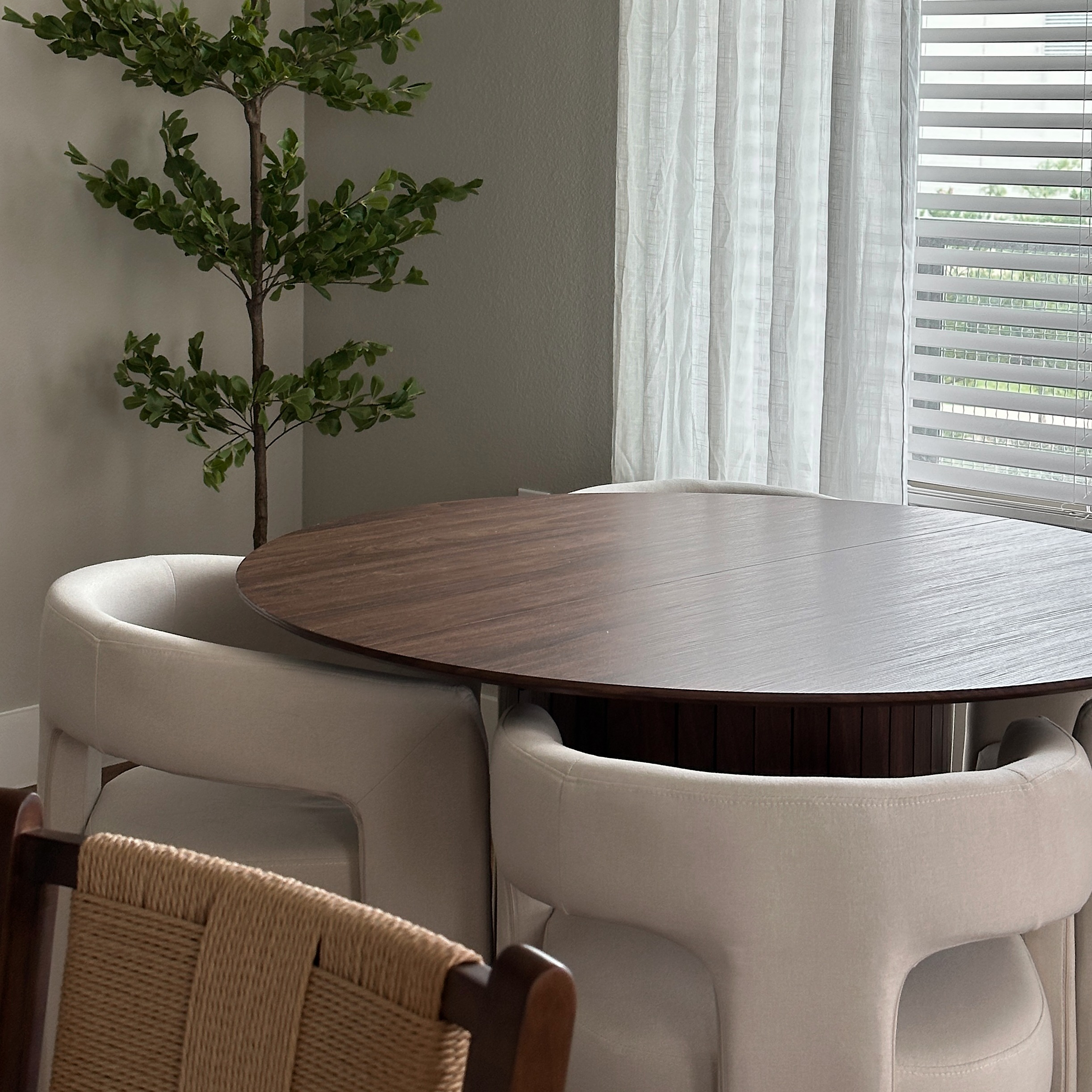 Amazon Dining Room thumbnail