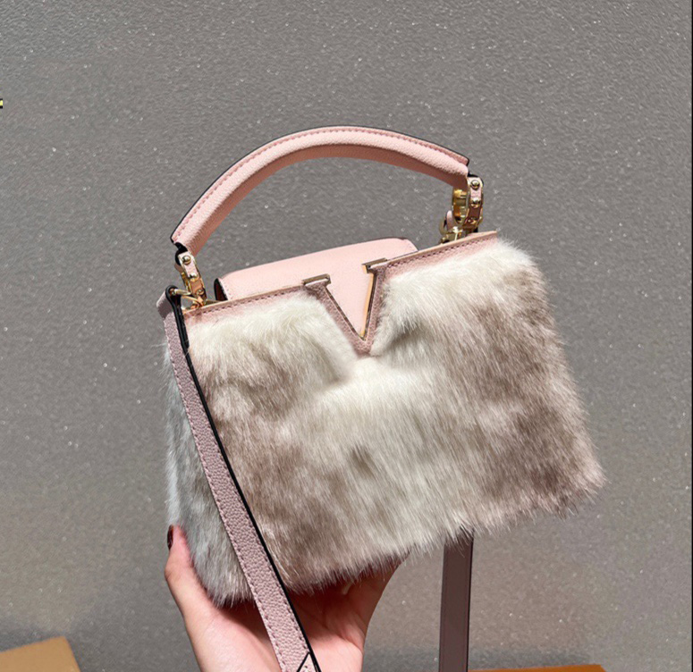 LV cappucines Fur thumbnail
