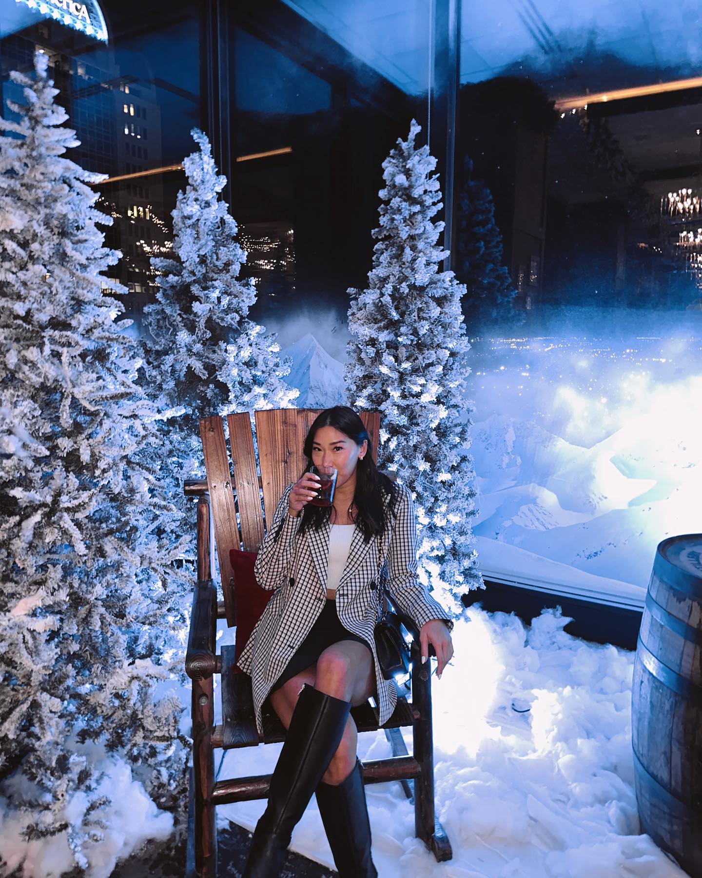 Welcome to @towerclubdallas’ ski lodge pop-up! I loved previewing their themed cocktails, delicious menu, and cozy vibes