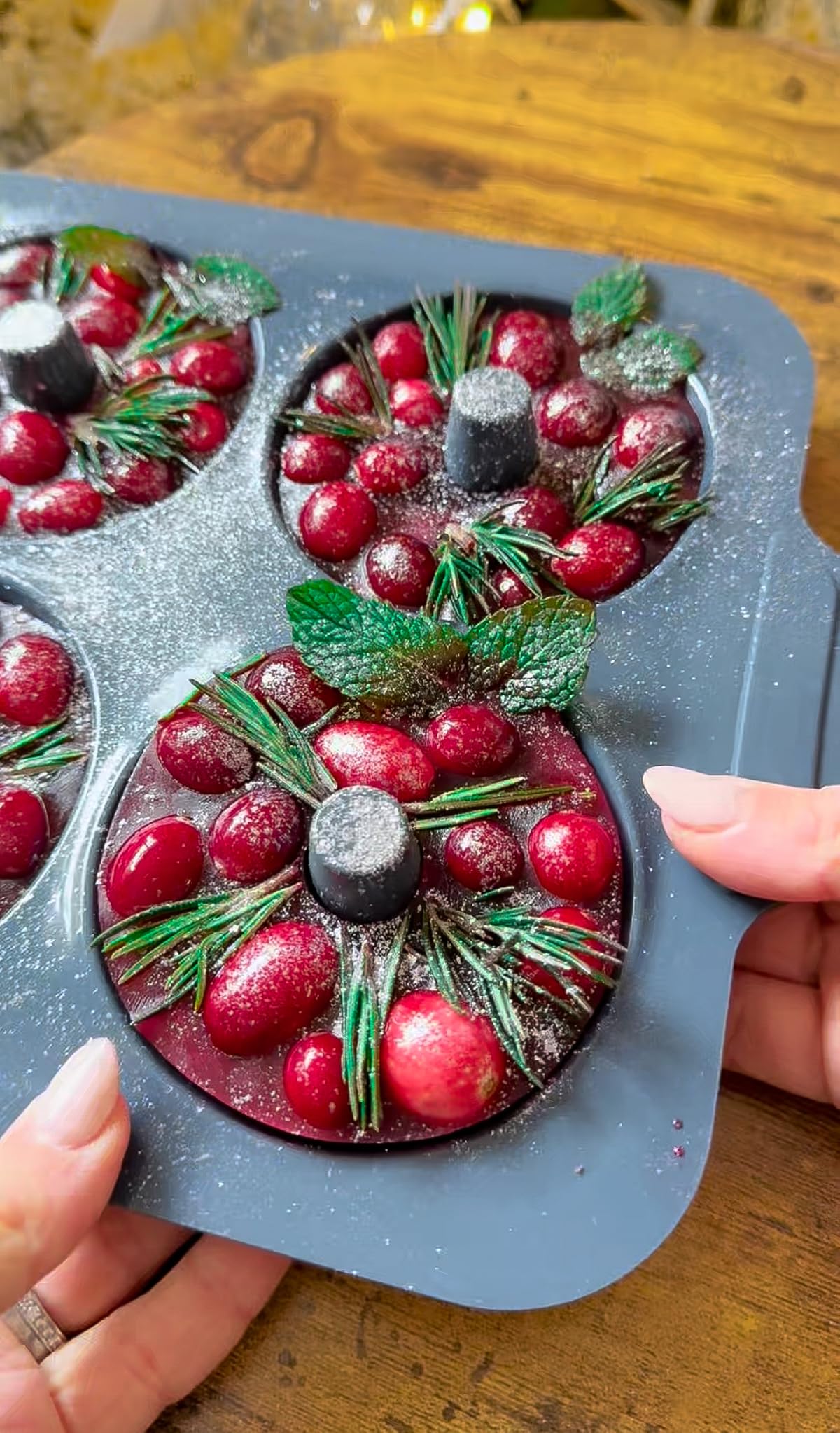 Xmas Wreath Ice Molds thumbnail