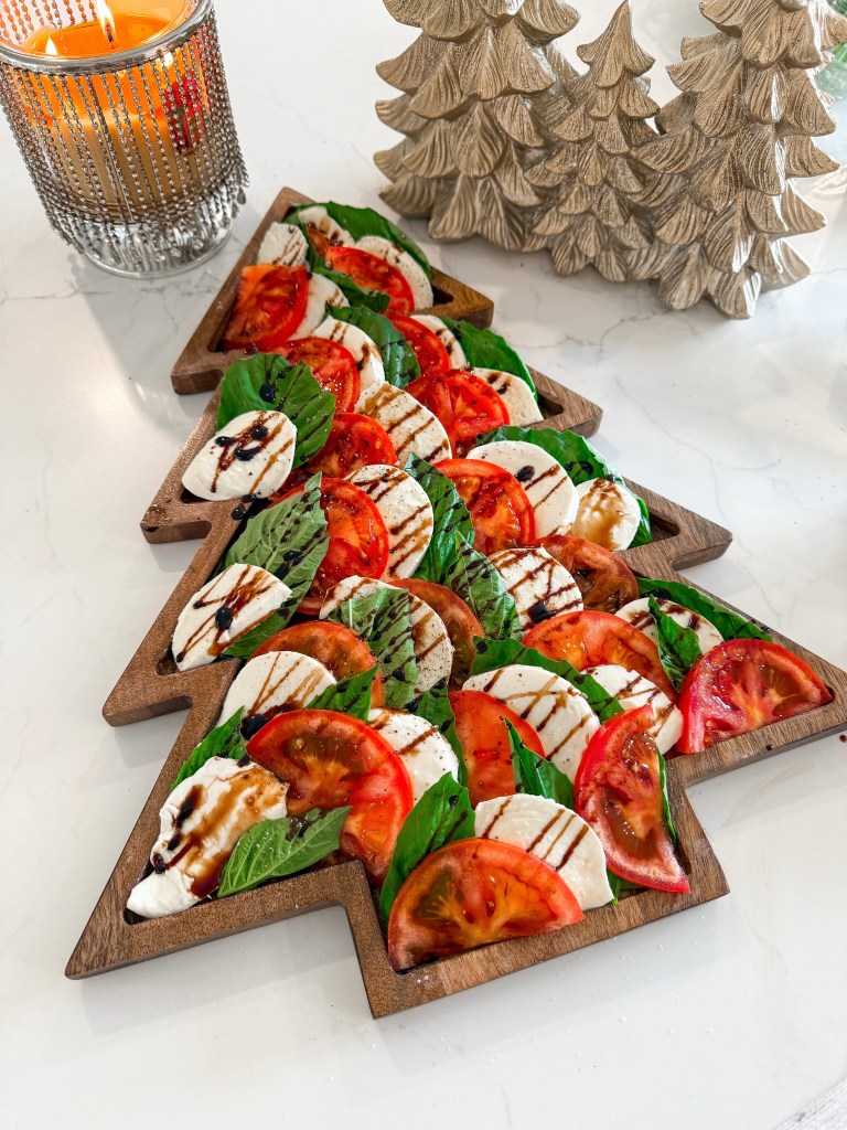 Christmas Tree Caprese Salad Recipe thumbnail