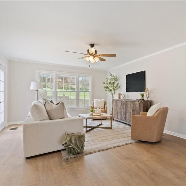 915 Estates Drive thumbnail