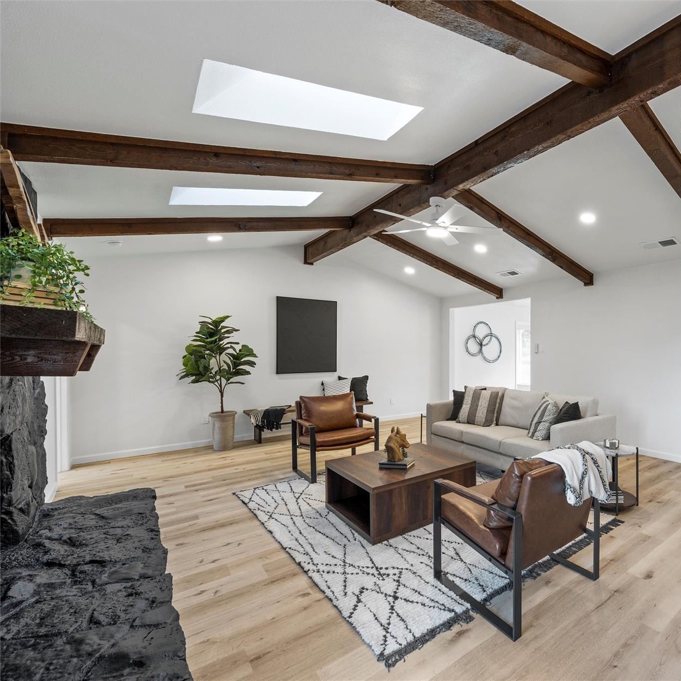 1008 W Elizabeth Drive thumbnail