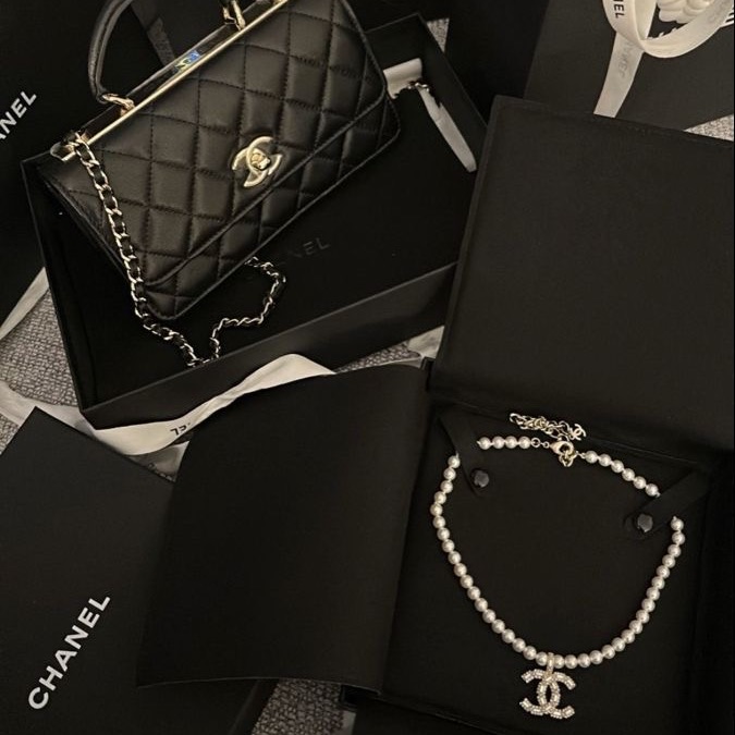 𝐓𝐡𝐫𝐨𝐧𝐞 🦢 thumbnail