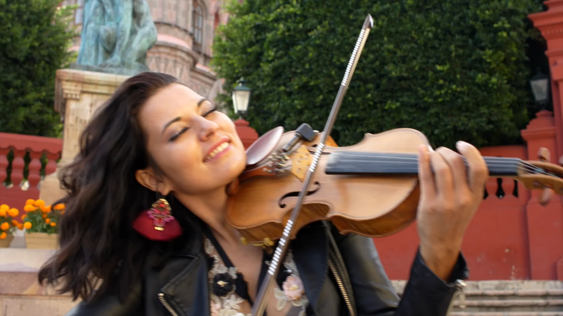 Lyka Kaiumova music video, performing “Somebody” by Dagny thumbnail