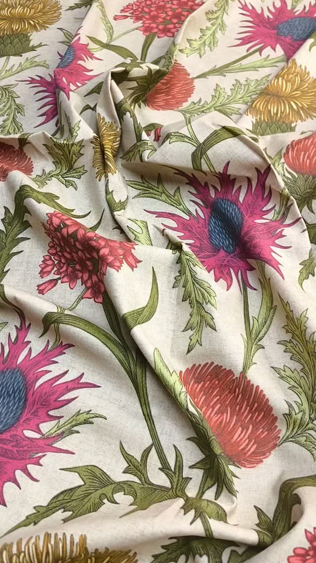 Коллекция Botanist предлагает сочетание стилизованных цветочных и бабочек-принтов, все из которых взяты из произведений 