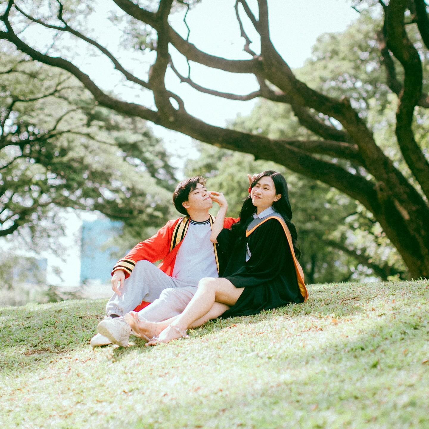 นอกรอบคู่ #สวนเบญ 🌳❤️✨
ชอบโทนแบบนี้สอบถามได้ค้าบ 🥰

#รับถ่ายภาพ #หาช่างภาพ #ถ่ายรูปรับปริญญา #ช่างภาพรับปริญญา #ถ่ายงานบ