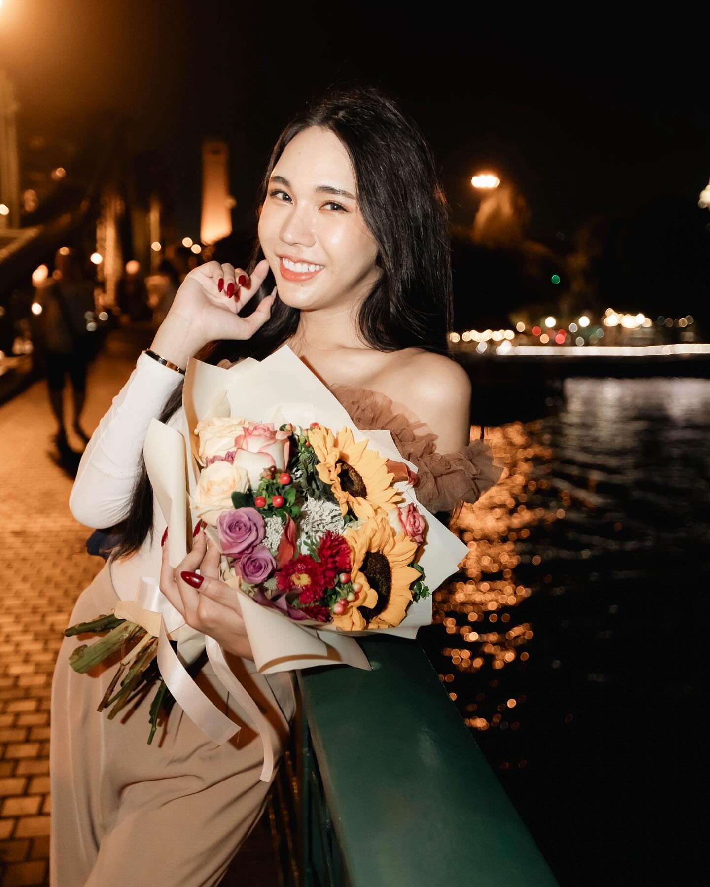 ถ่ายรูปตอนกลางคืน ปากคลองตลาด สะพานพุทธ 
🌉💐💕💫💖
สนใจถ่ายภาพ สอบถามได้ค้าบ 📸

#ปากคลองตลาด #สะพานพุทธ
#รับถ่ายภาพ #หาช่างภ