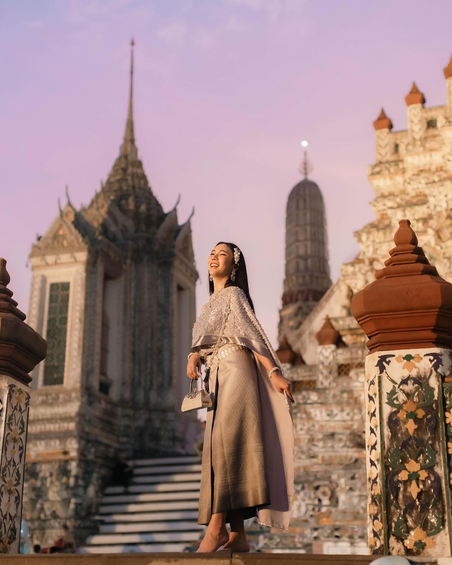 ถ่ายรูปชุดไทย #วัดอรุณราชวรรามราชวรมหาวิหาร 
ตอนแสงเย็น สวยไปอีกแบบ 🌅🧡✨

#วัดอรุณ #watarun #wataruntemple #ถ่ายรูปชุดไทย