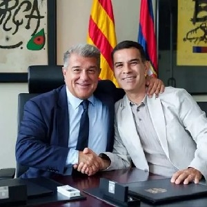 Rafa Márquez estaría bien colocado en en caso de tener que suplir a Xavi. Marca thumbnail