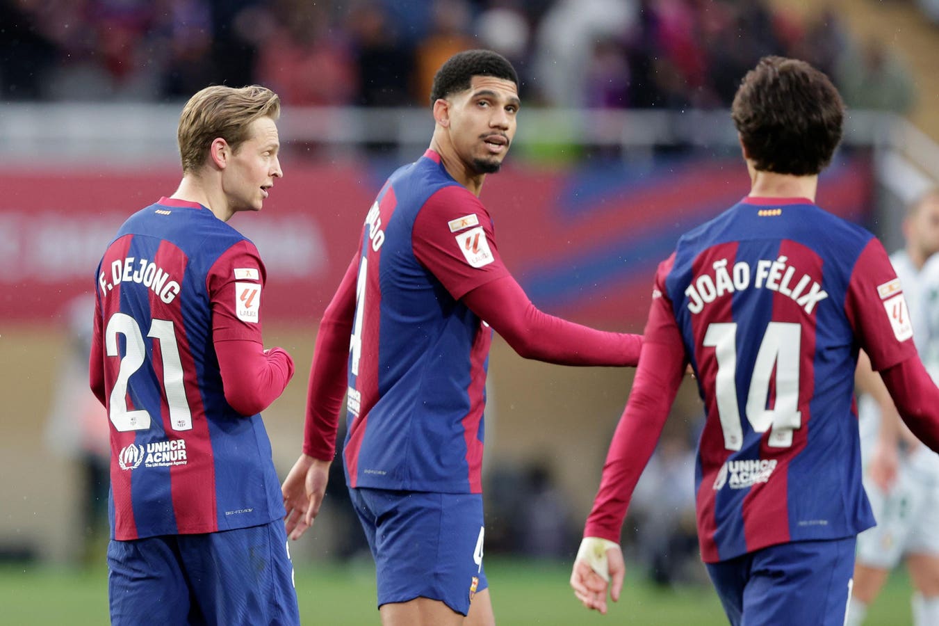 Araujo quiere salir del Barça. En Forbes thumbnail