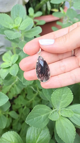 Pingente Cristal com Rutilos de Turmalina Negra em Prata 925 - Gota | Casa Da Bruxa thumbnail