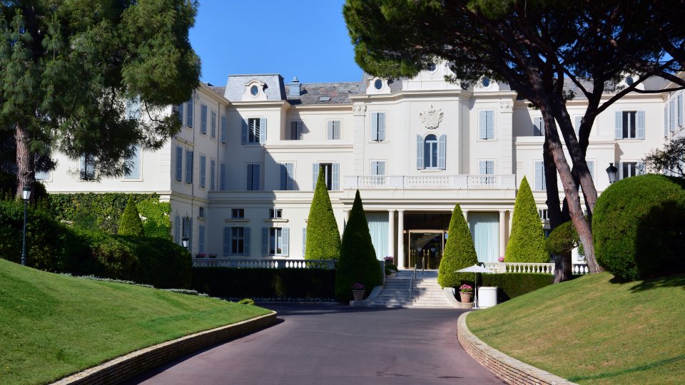 Cap d’Antibes - Having fun at the billionaires cap like Picasso’s artist clique | Day 6 & 7 | Thursday - Friday | Visiting Grand Hotel Du Cap Eden Rock thumbnail
