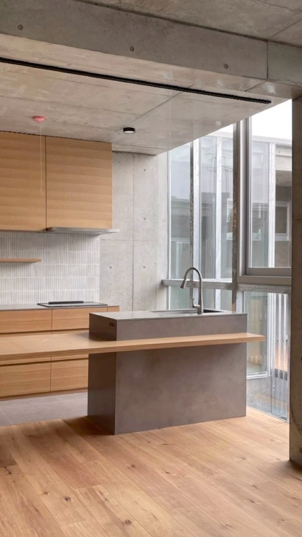 設計者様からいただいたお写真です。

シンク台を作製させていただいております。

https://www.ys-sakan.jp

 #左官職人 #左官屋 #左官工事 #漆喰 #リビング #ダイニング #カウンターキッチン #オープンキッチ