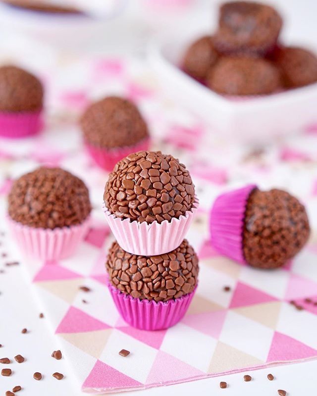 Curso completo de  BRIGADEIROS GOURMET thumbnail