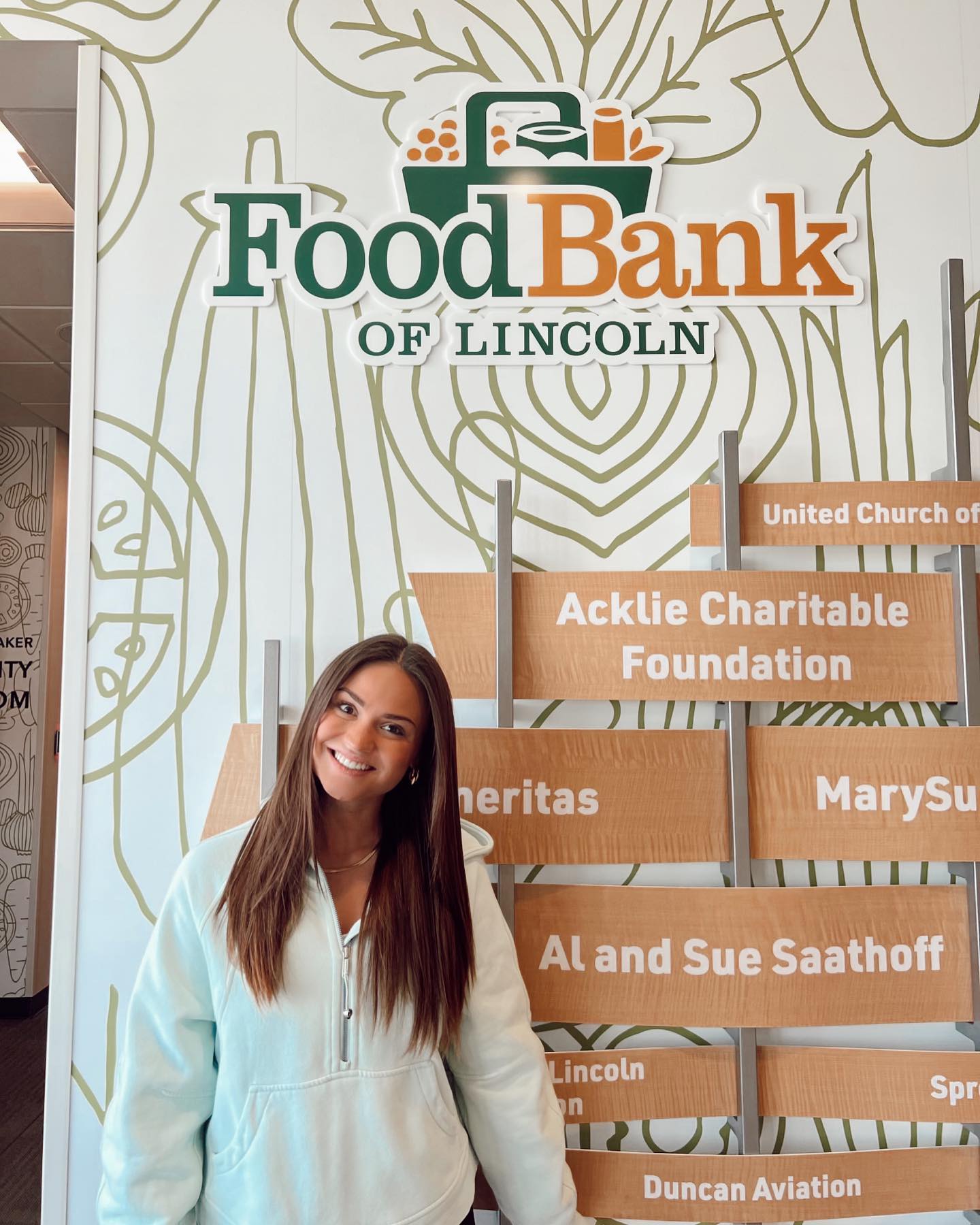 Happy National Volunteer Week everyone! 🫶🏻
This week I volunteered at Lincoln's new Food Distribution Center ( @foodbank