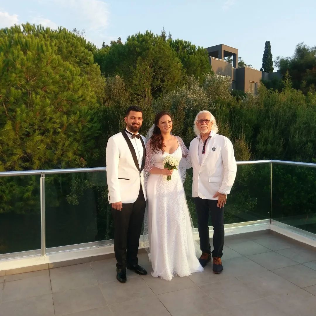 Bugün onların evlilik yıldönümü.6nci yıl başlıyor ve bebişimiz yolda.. Herşey sağlık ve güzellikle olsun. 09.09.2023;35;