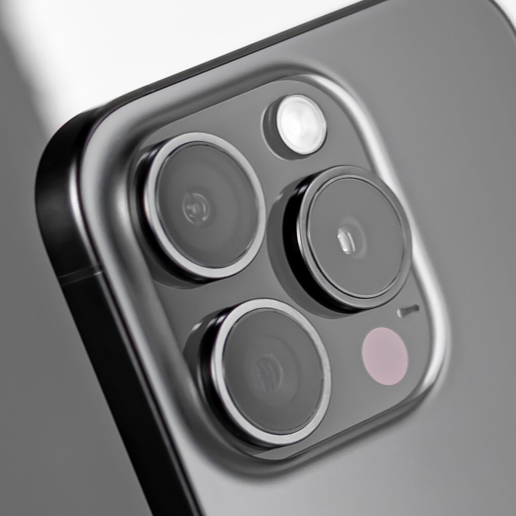  iPhone 15 Pro - Detalhes 
Olha essa beleza! Eu amo tanto essa cor preta de titânio 🥰

Qual é a sua opinião sobre este