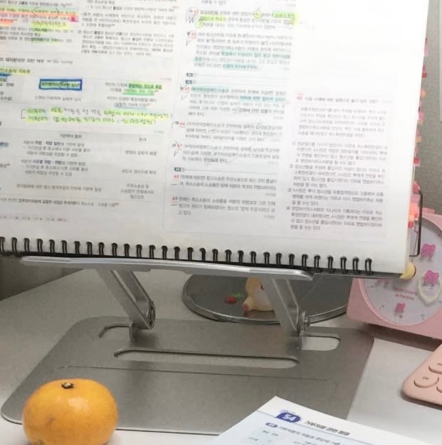 투명독서대 thumbnail