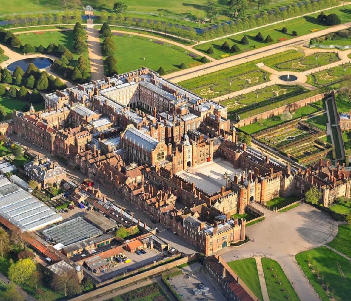 Hampton Court With High Tea  thumbnail