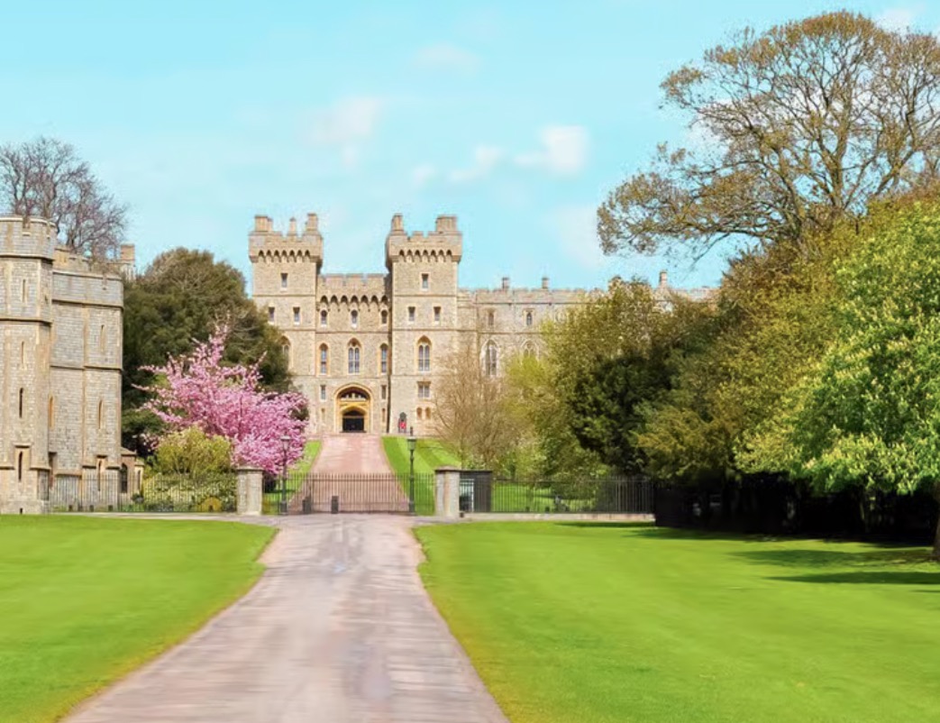 Windsor, Stonehenge & Bath Day Trip thumbnail
