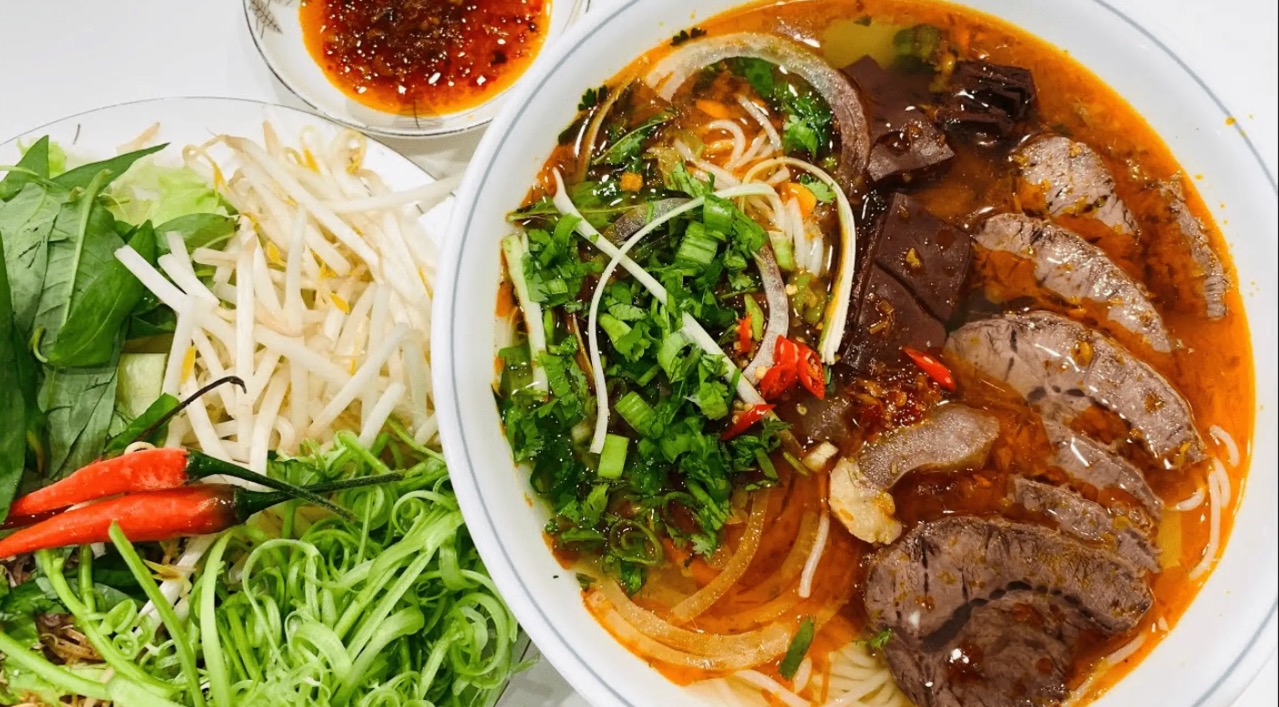 Saigon: street food tour  thumbnail