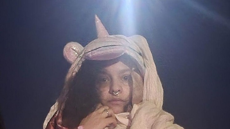 Romane : Help Romane the disabled artist meet their needs, file for divorce, and relocate. thumbnail