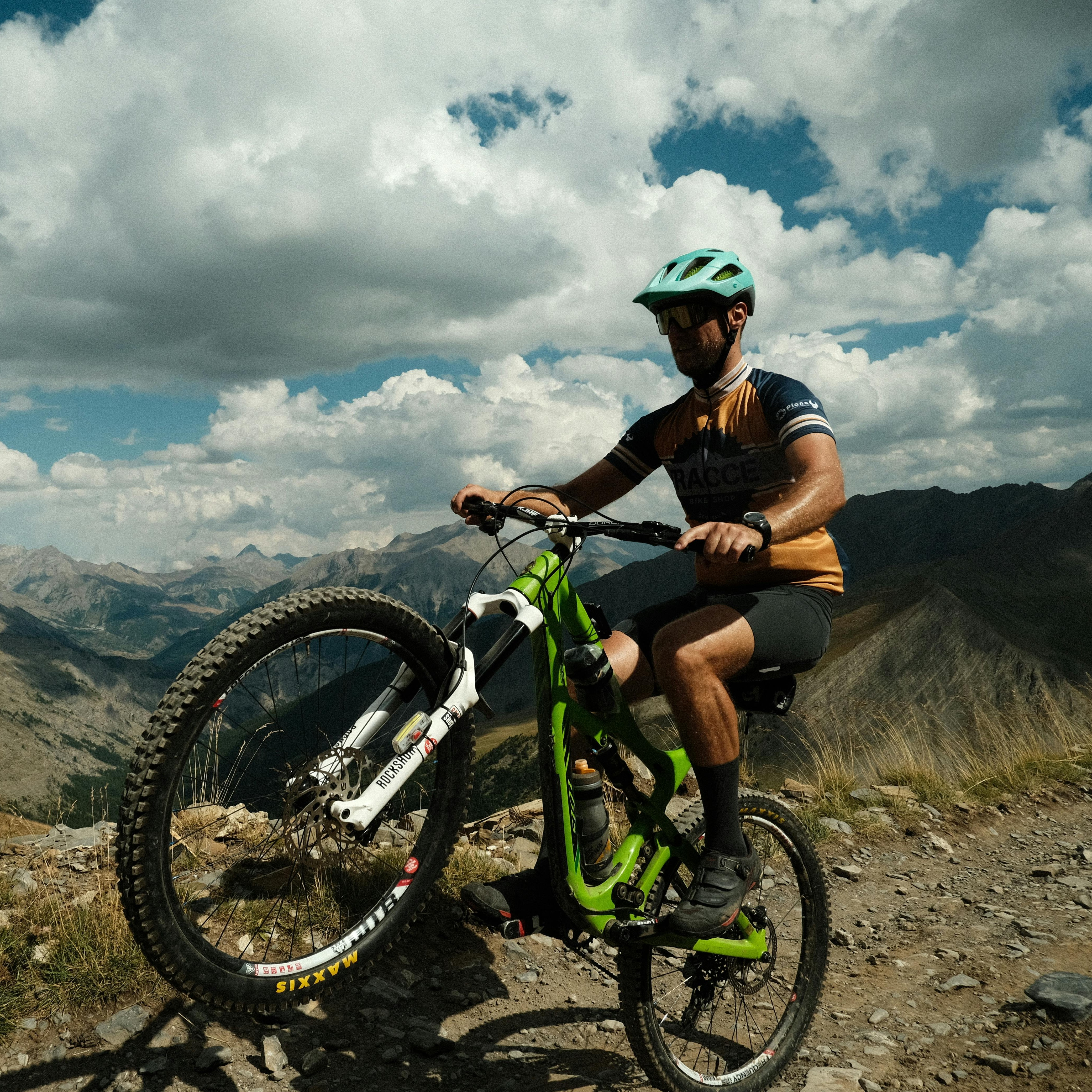 E-Bike / gravel tour e lezioni di guida sicura thumbnail