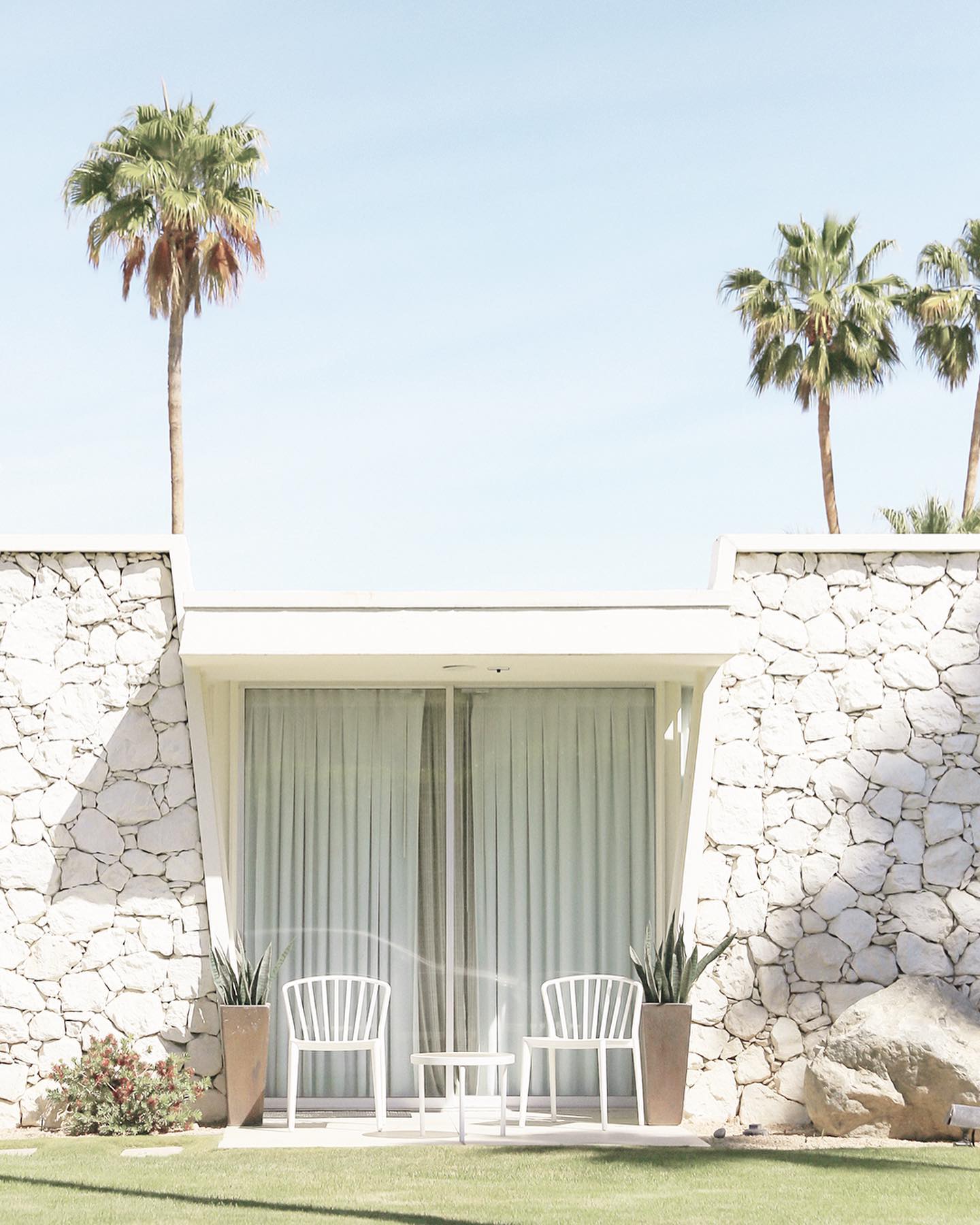 Introducing new work from Palm Springs, California 🌴☀️
Decorate your wall with this charming photo print. 

Shop link in