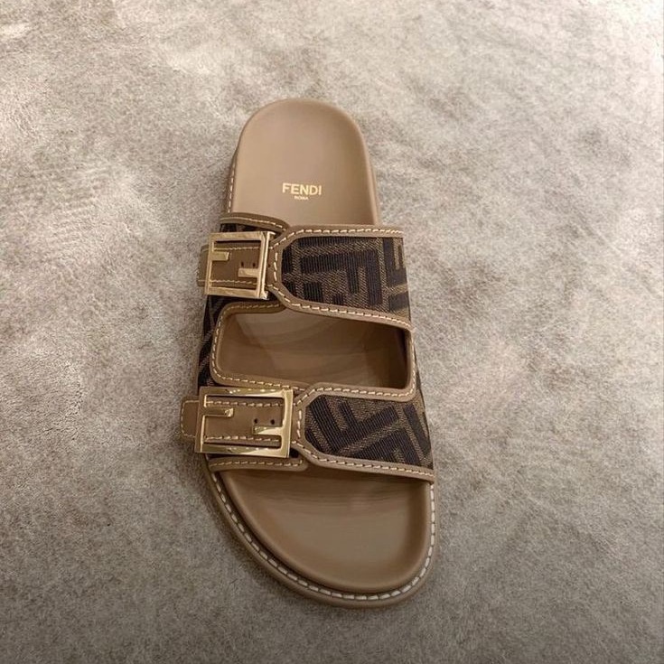 Fendi slides thumbnail