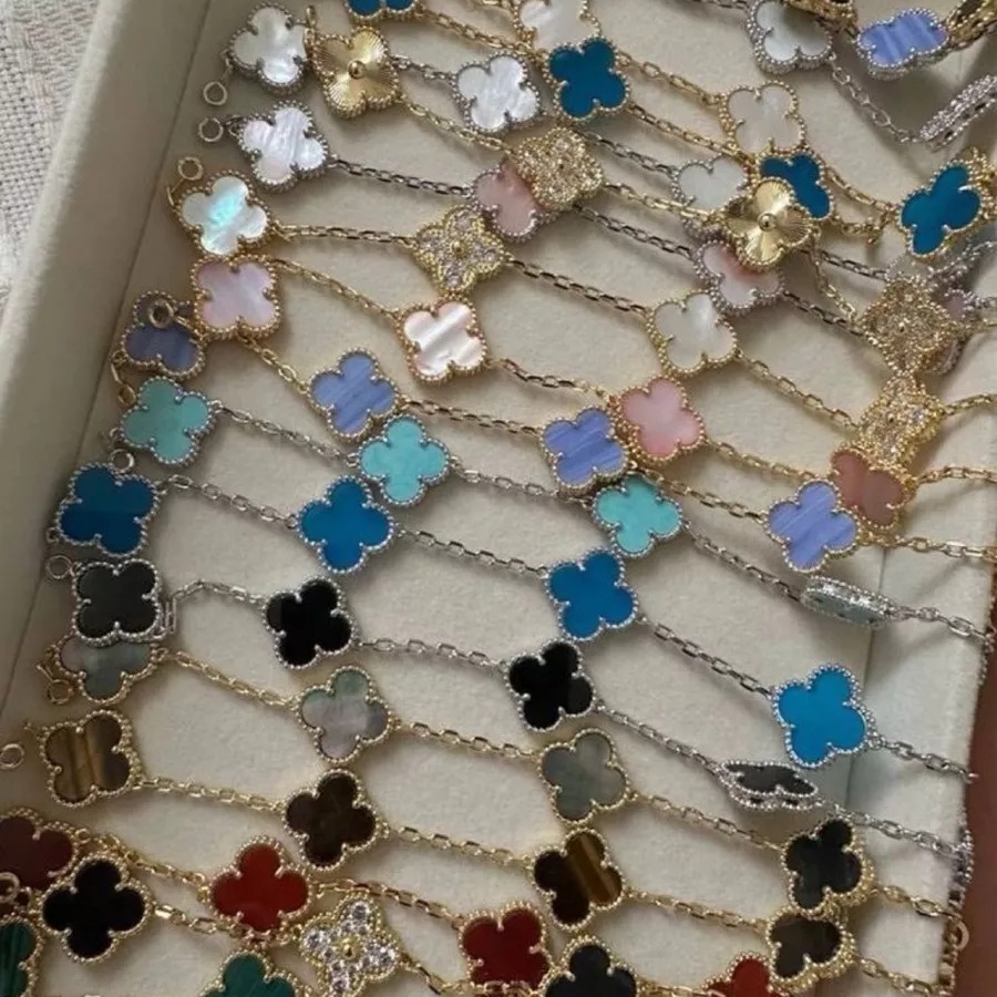vca bracelet thumbnail
