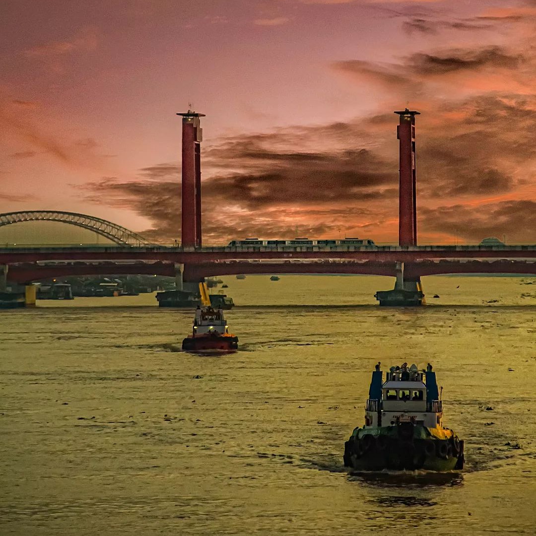 Sunset time around Musi River  thumbnail