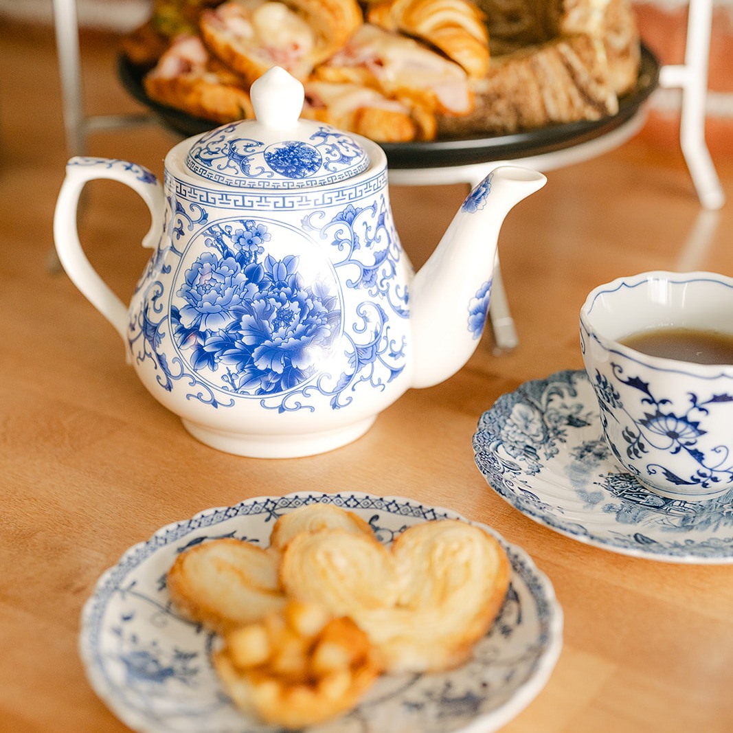 Teatime at Petunia thumbnail