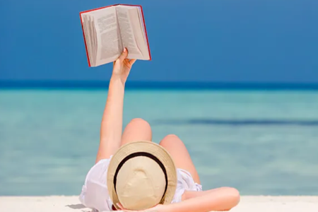 Del misterio de Stephen King al amor de Elísabet Benavent: 25 libros para devorar este verano | El Mundo thumbnail