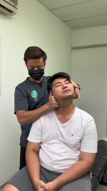 Another round of ASMR: Let’s Get Cracking! 🔊 We did a full body treatment for @easycleansg team the other day. Due to th