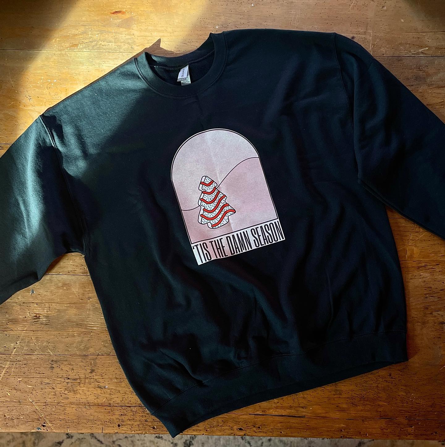 ‘TIS THE DAMN SEASON (for Christmas cakes 🎄🍰

Available now on our website! 
Crewneck $40 + FREE shipping 

#MadexLala #