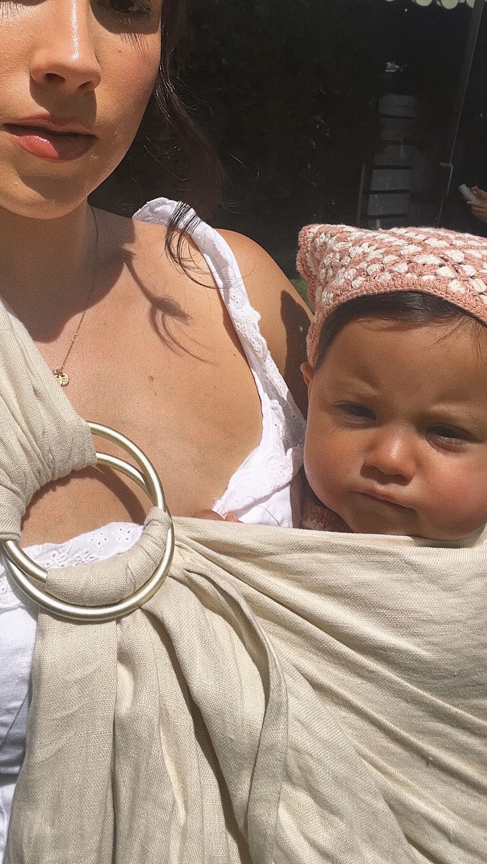 I haven’t gotten much use out of my ring sling over the past few months, but now that she’s sitting / has good head & ne