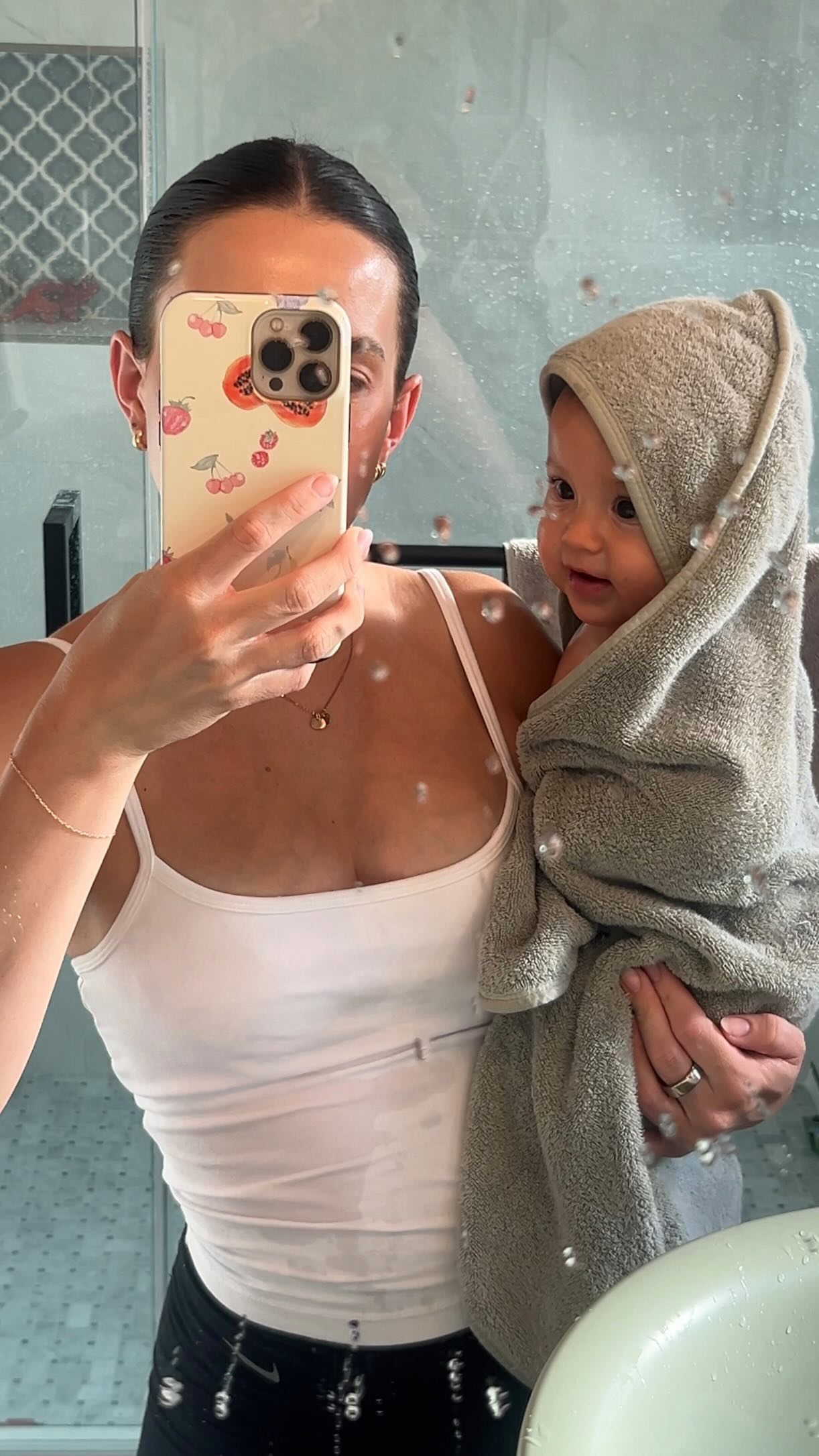 How to remove cradle cap— 🛀🏽

First, what is cradle cap? Cradle cap is usually a combination of dead skin, sebum/oil, an